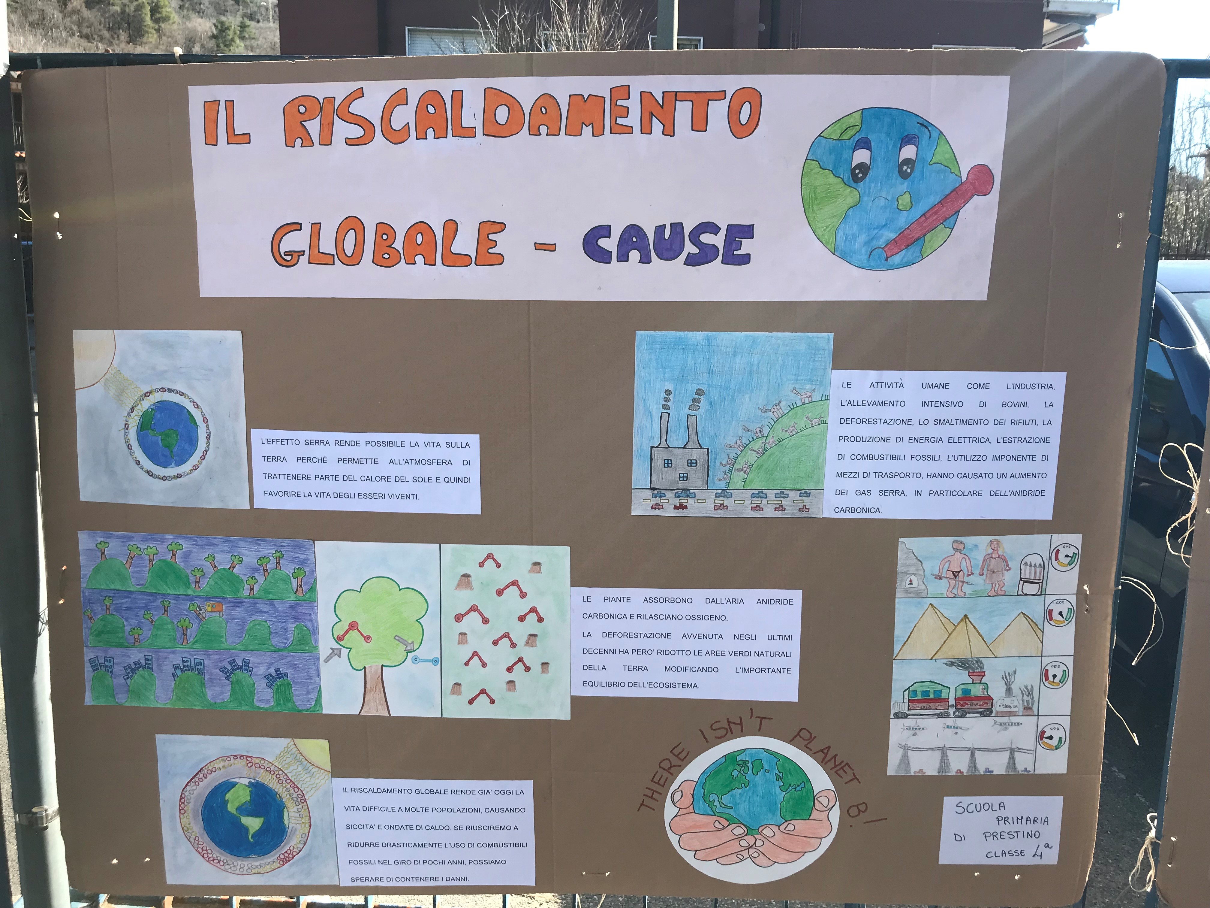 I bambini della scuola primaria di Prestino si schierano in difesa del pianeta e del loro futuro. Dopo aver affrontato nelle classi il tema del riscaldamento globale, dei rischi ambientali e dei comportamenti virtuosi che possiamo attuare, è stata realizzata una piccola mostra nel giardino della scuola per sensibilizzare genitori e passanti.